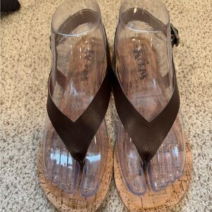 Korks Skylar Vegan Thong Sandals in Brown